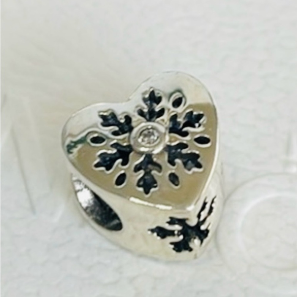 Pandora 2017 Snow Flake CZ Set Charm RETIRED COLLECTIBLE 2017